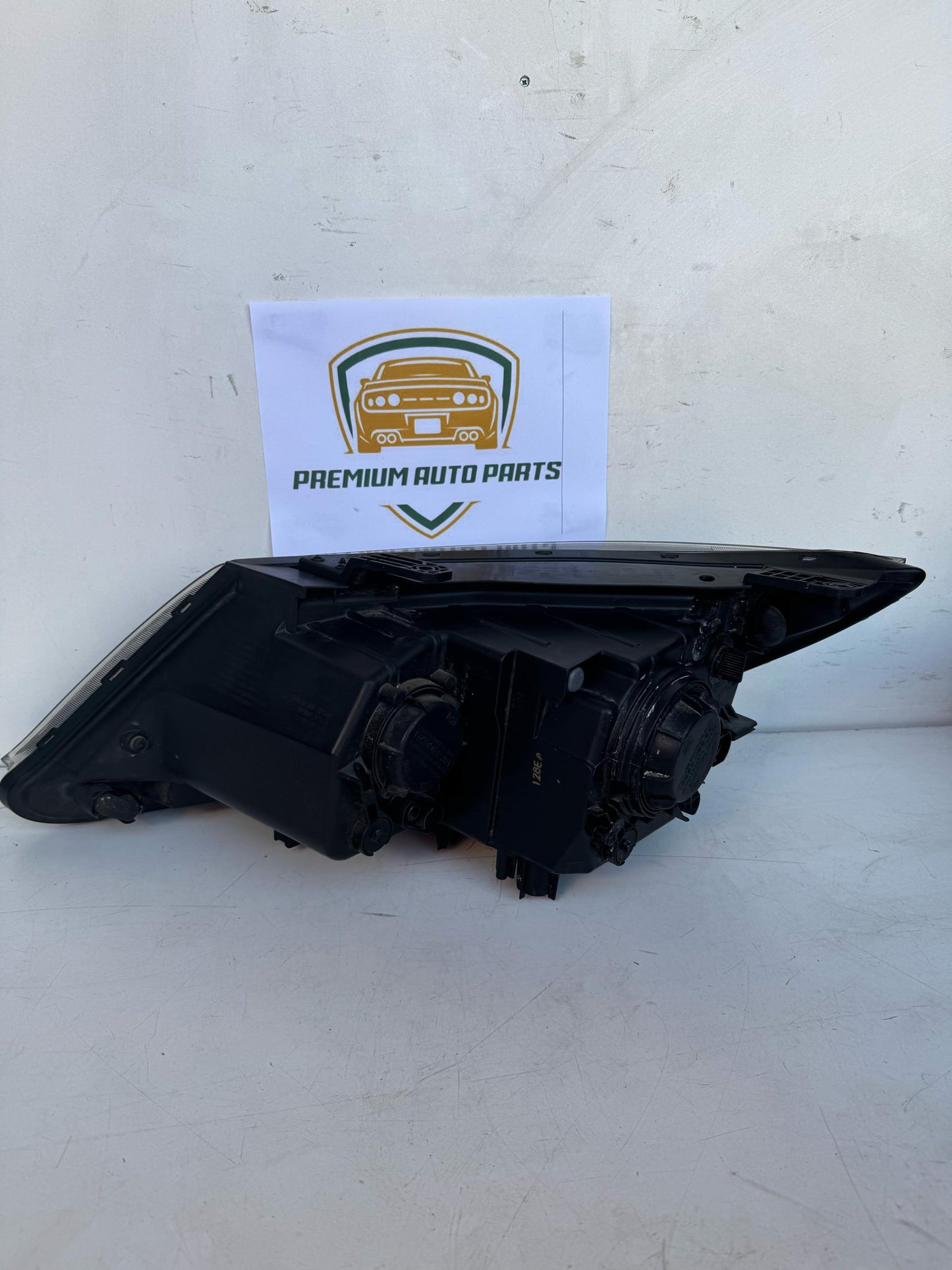 2012 Kia Sorento Right Headlight