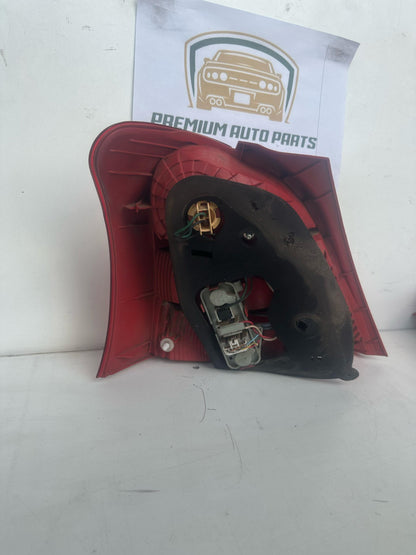 2006   Right Taillight