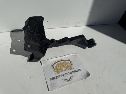 2016  4M Right Headlight Bracket