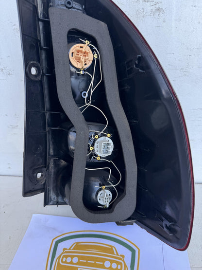 2006   Left Taillight