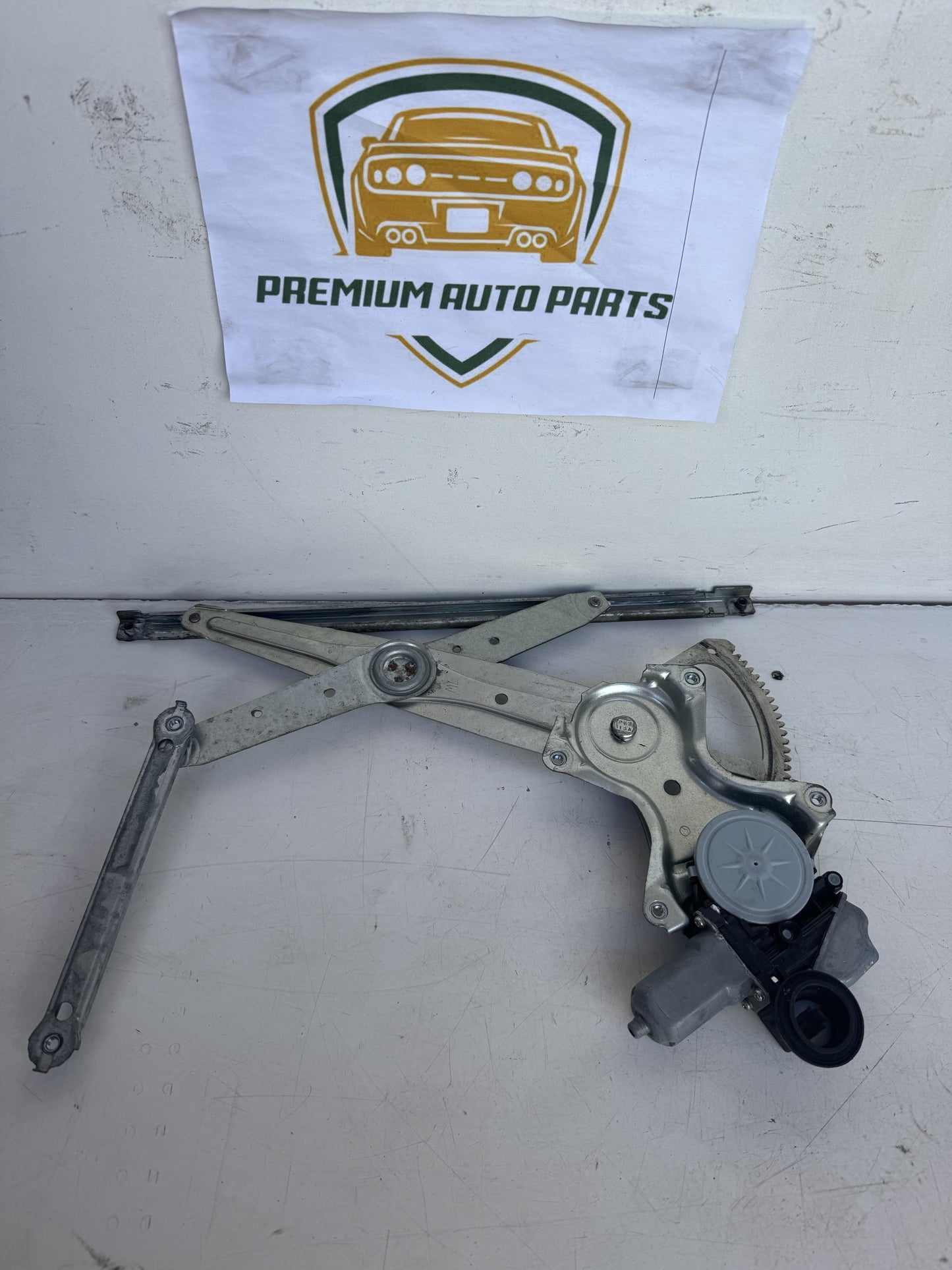 2013  U40 Right Front Window Regulator/Motor