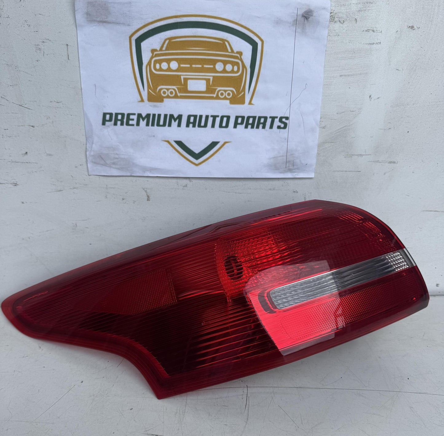 2015  LZ Left Taillight