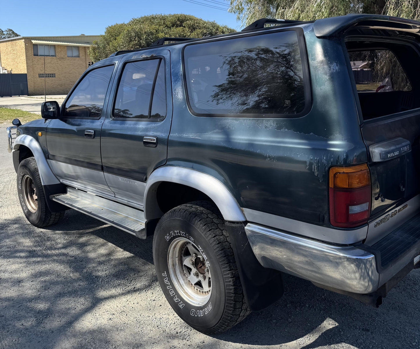 Toyota 
Hilux Surf