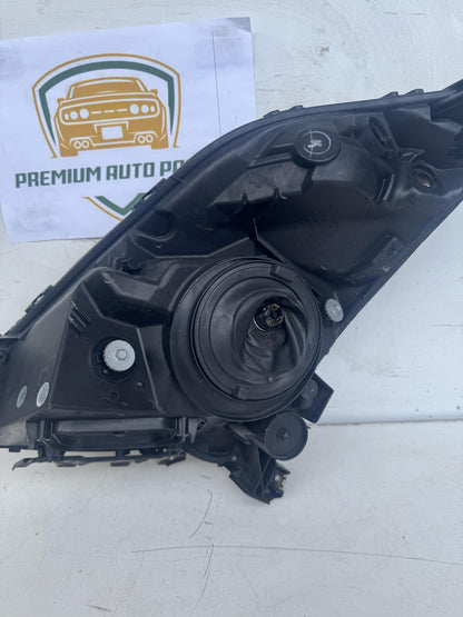 2006  W20 Right Headlight