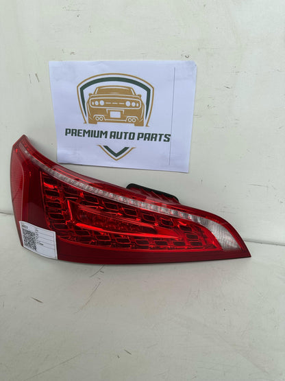 2010  8R Left Taillight