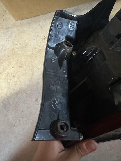 2010  Outlander Left Taillight