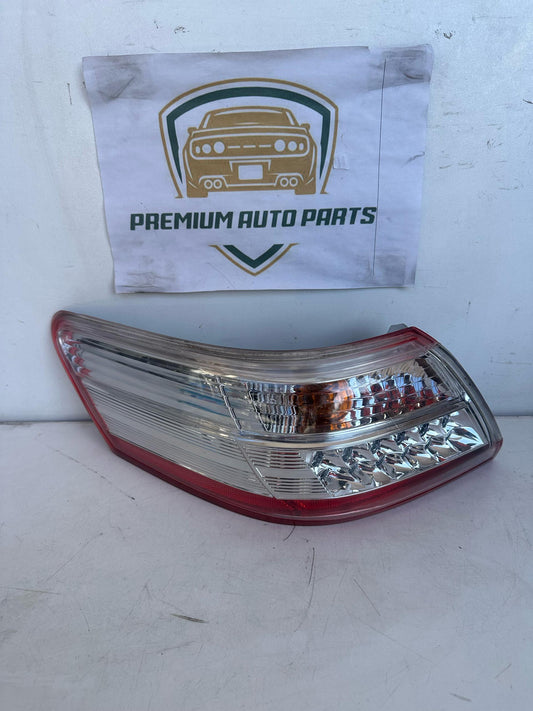 2011 Toyota Camry Left Taillight