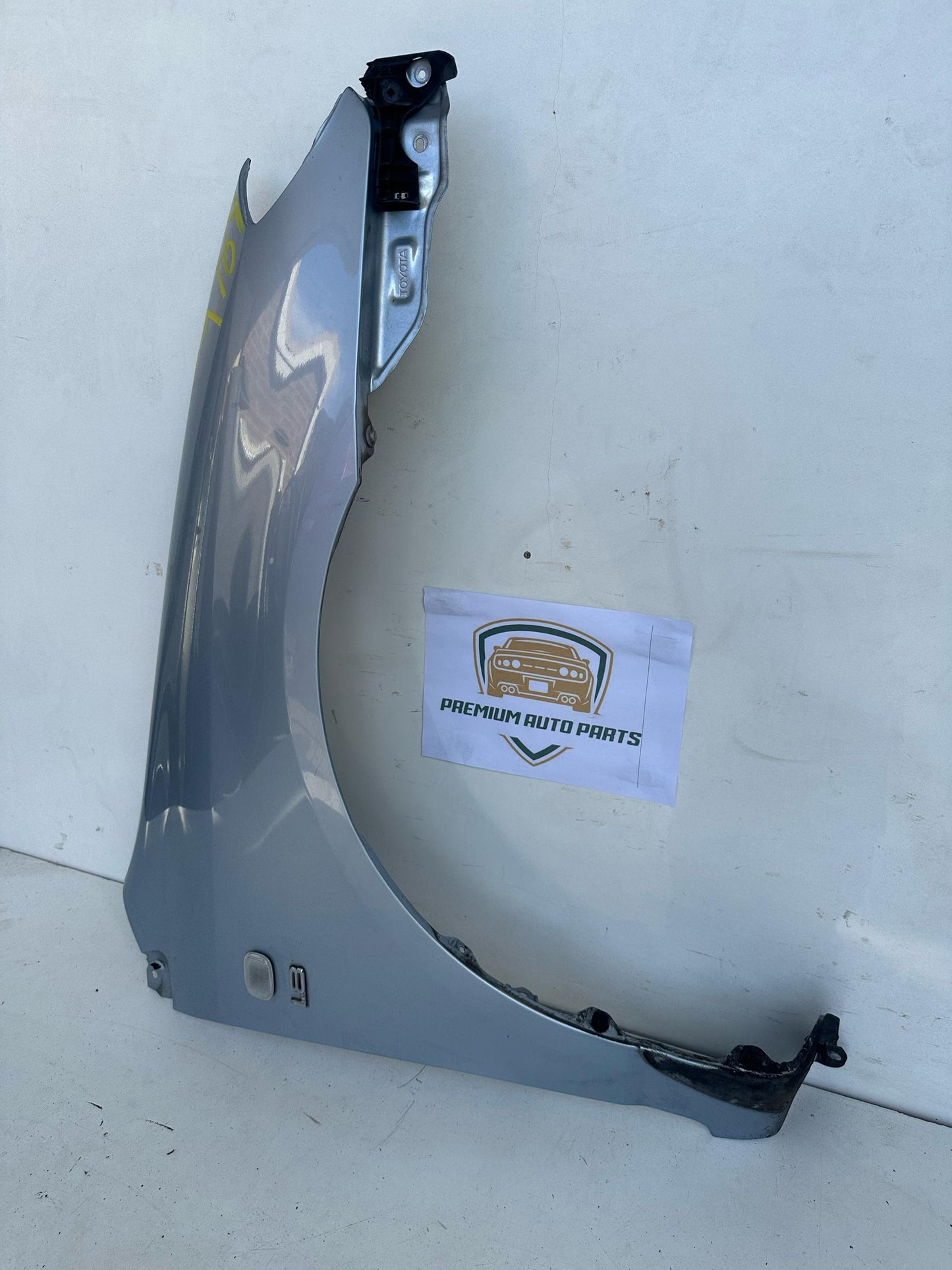 2006  E120 Right Front Guard