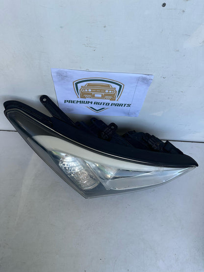 2013 Hyundai Santa Fe DM Right Headlight