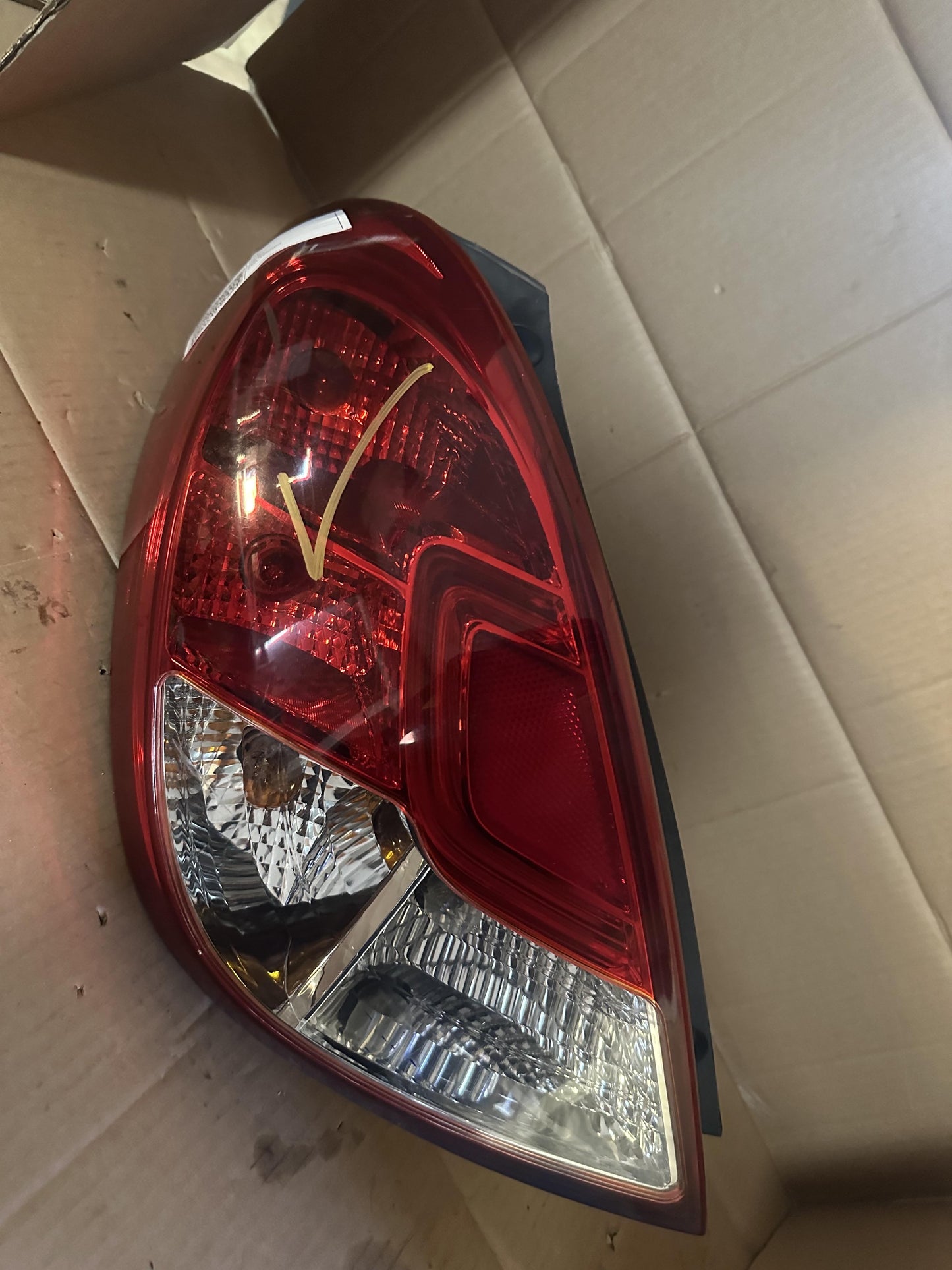 2012  I20 5d Left Taillight