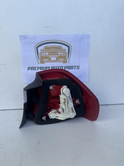 2006   Left Taillight