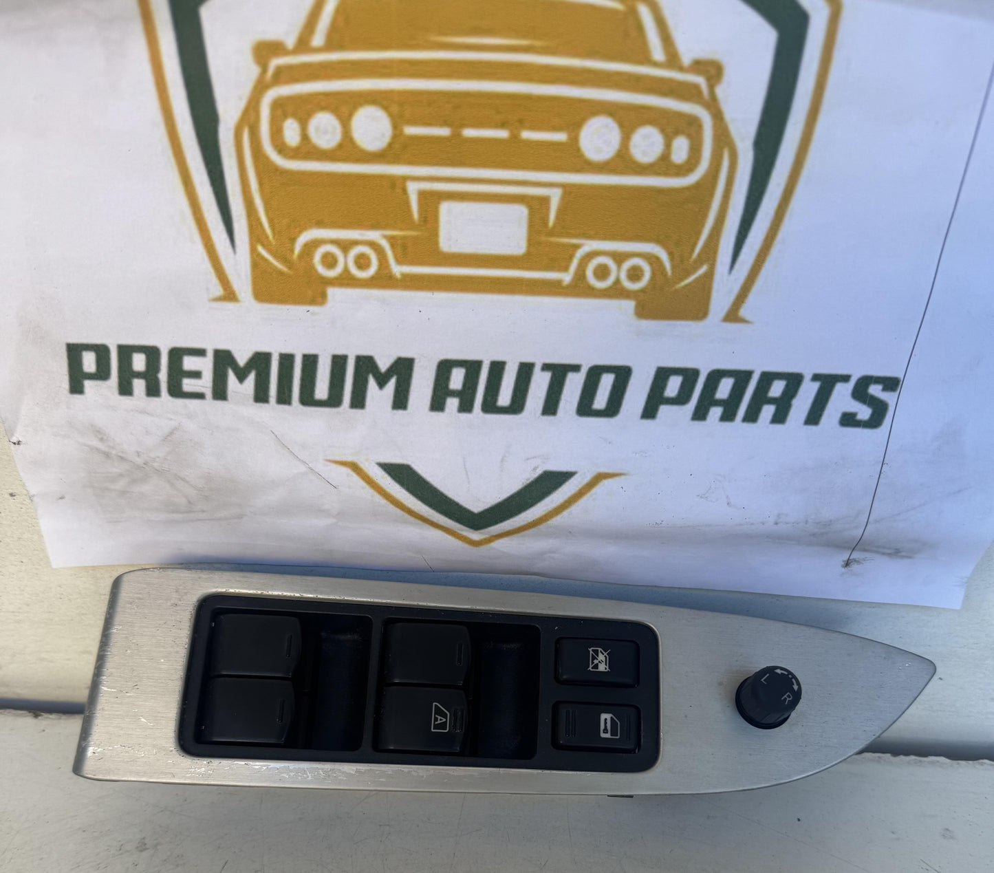 2012  II Z51 Master Power Window Switch