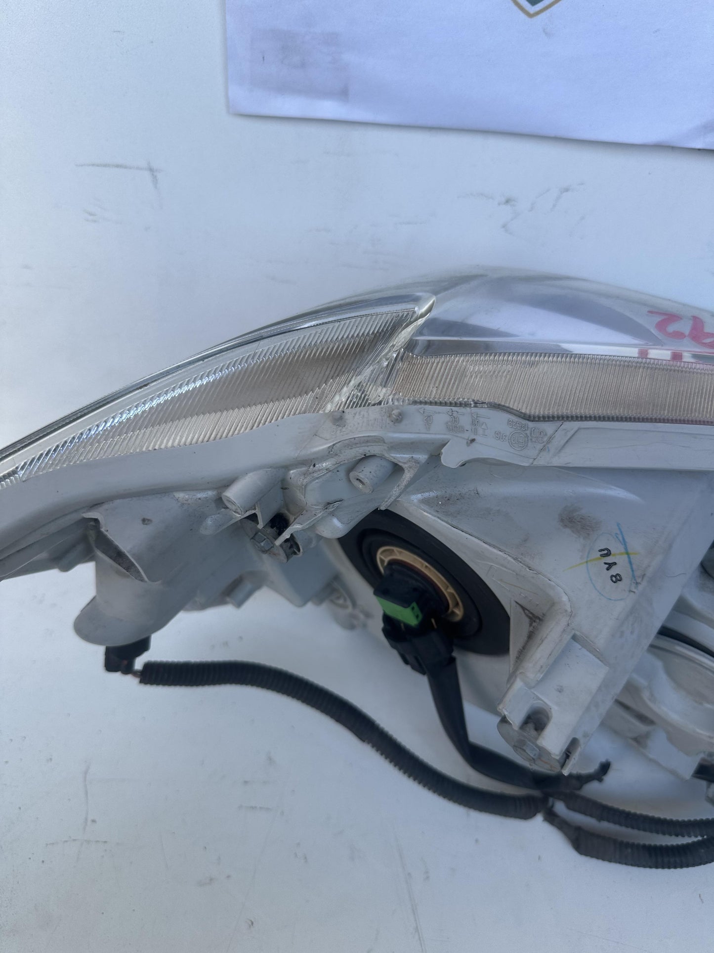 2010  V40 Left Headlight