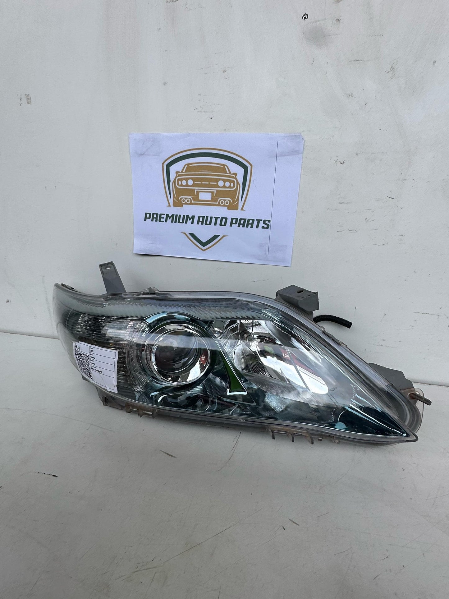 2011   Right Headlight