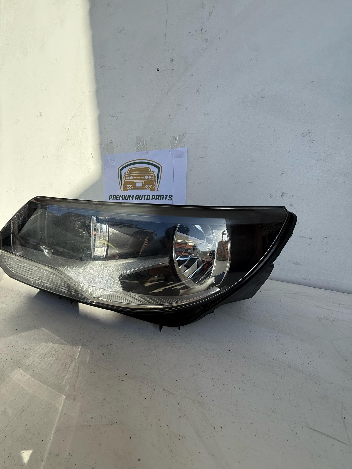 2012 Volkswagen Tiguan MK1 - 5N Left Headlight