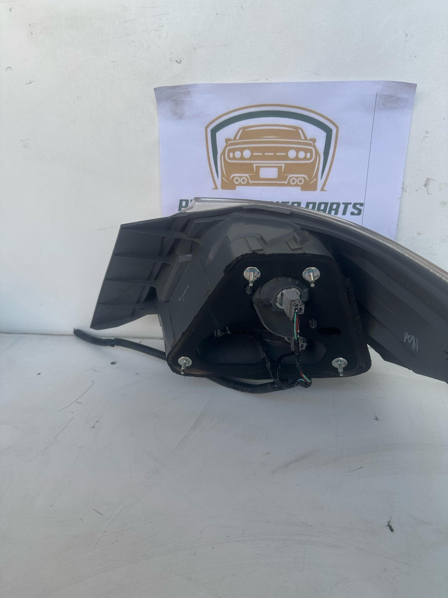 2009   Left Taillight