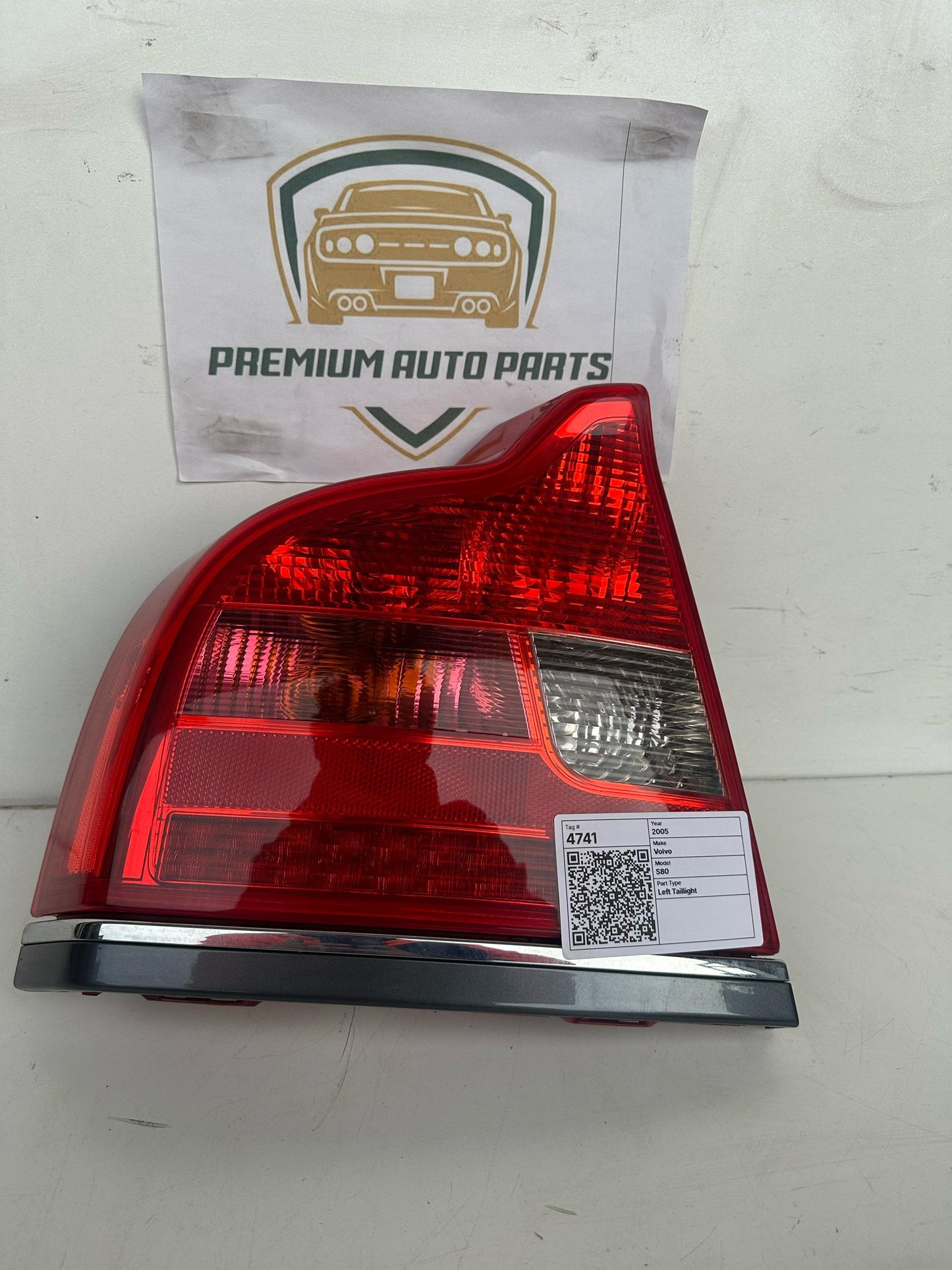 2005   Left Taillight