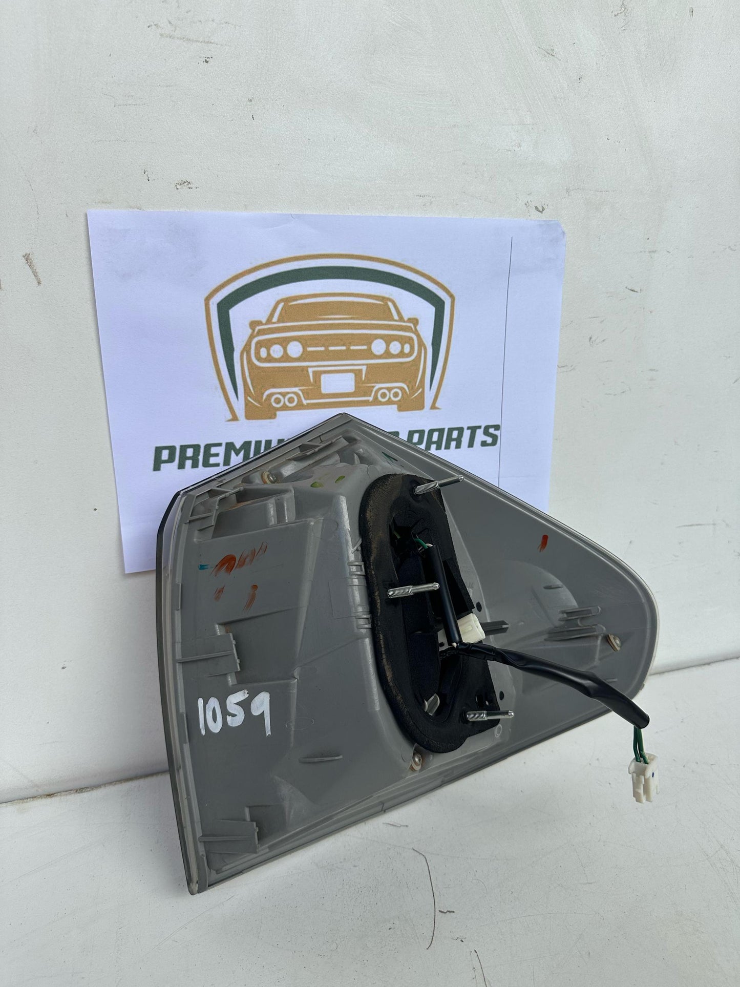 2008  U30 Left Taillight