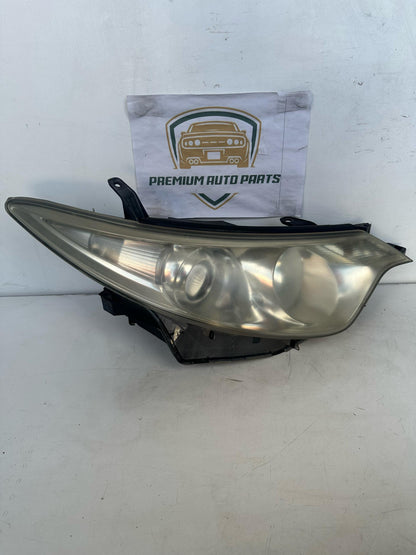 2006 Toyota Tarago R50 Right Headlight