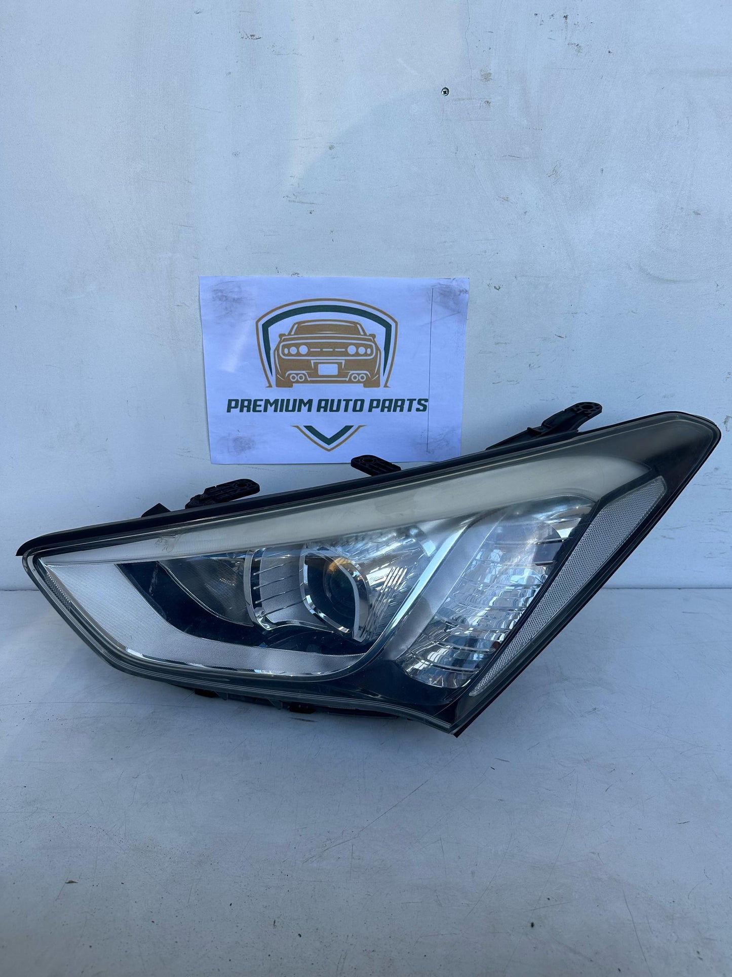 2013 Hyundai Santa FeDM Left Headlight