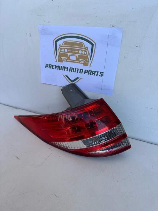 2006   Left Taillight