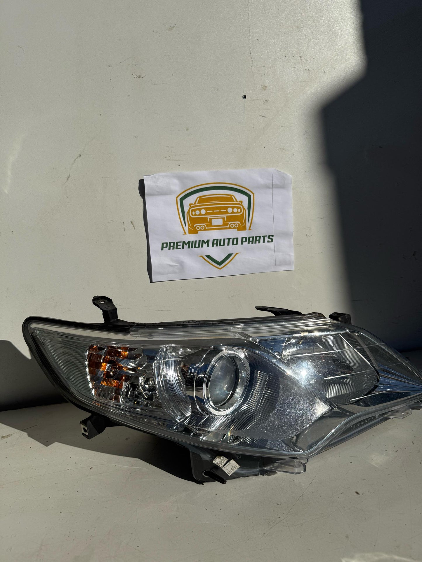 2014 Toyota Camry Right Headlight