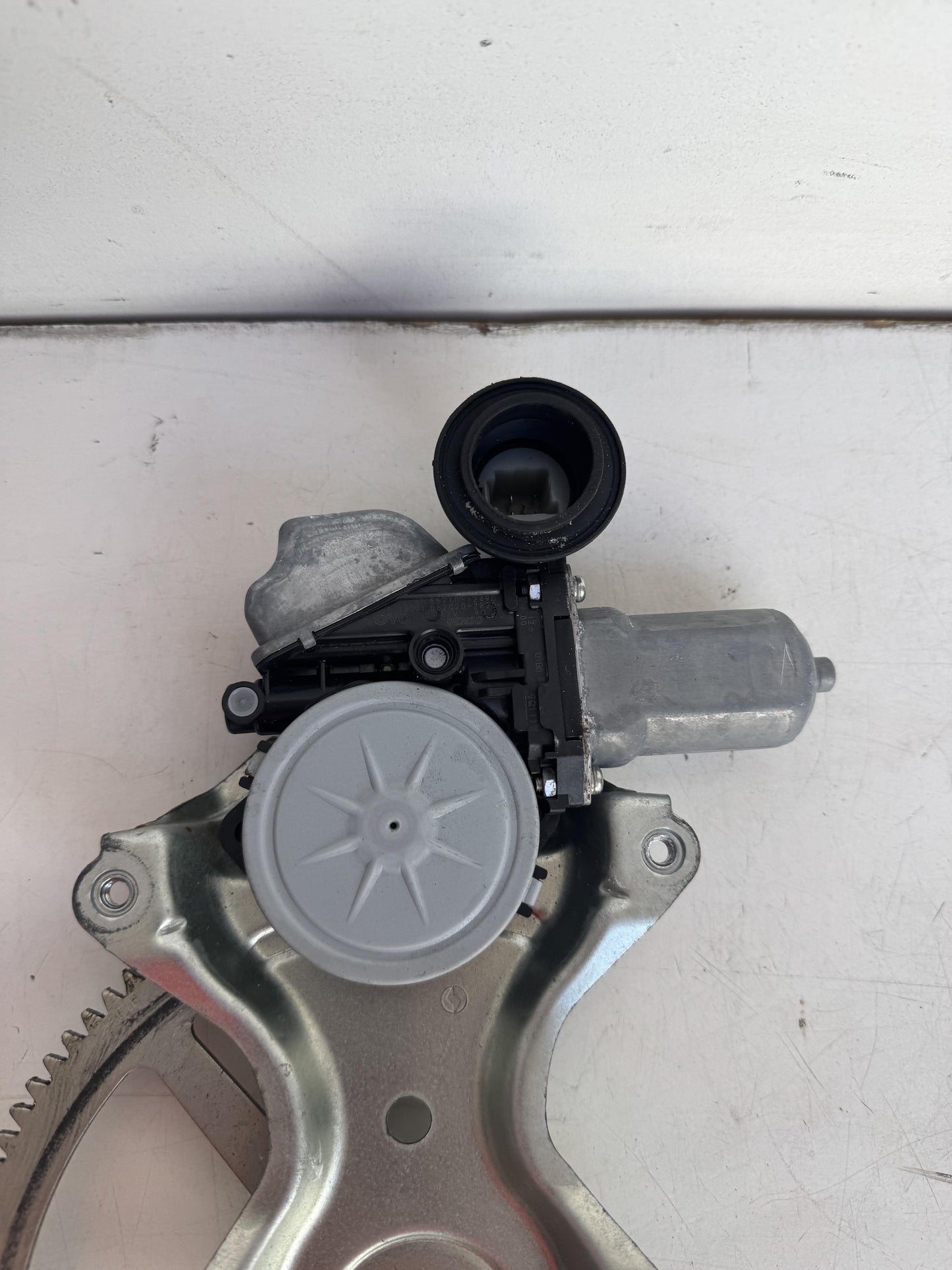 2013  U40 Right Front Window Regulator/Motor