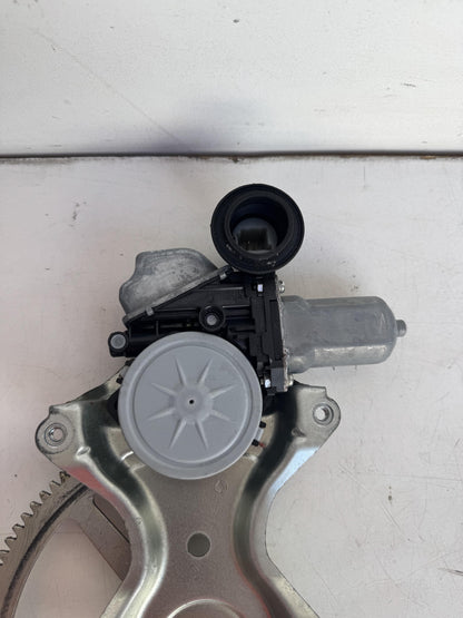 2013  U40 Right Front Window Regulator/Motor