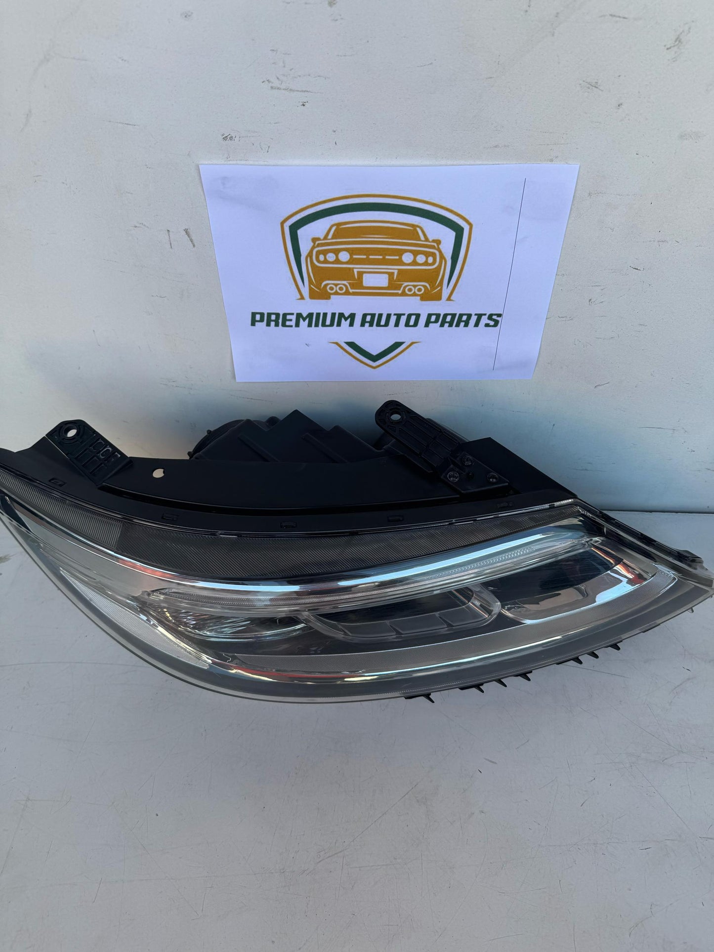 2012 Kia Sorento Right Headlight