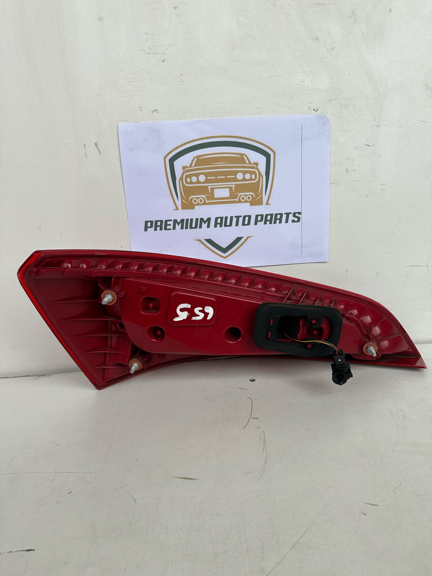 2010  8R Right Taillight