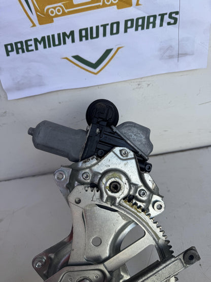 2013  U40 Right Front Window Regulator/Motor