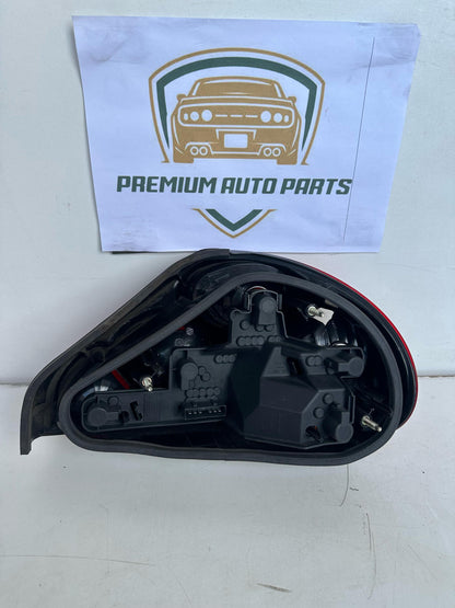 2007 Jaguar X-Type Left Taillight