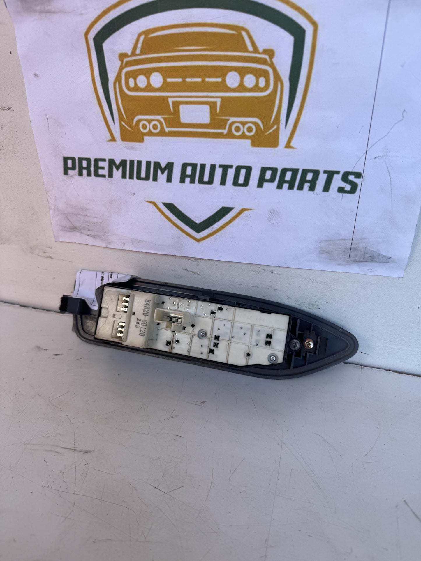 2001  J100 Right Front Window Switch