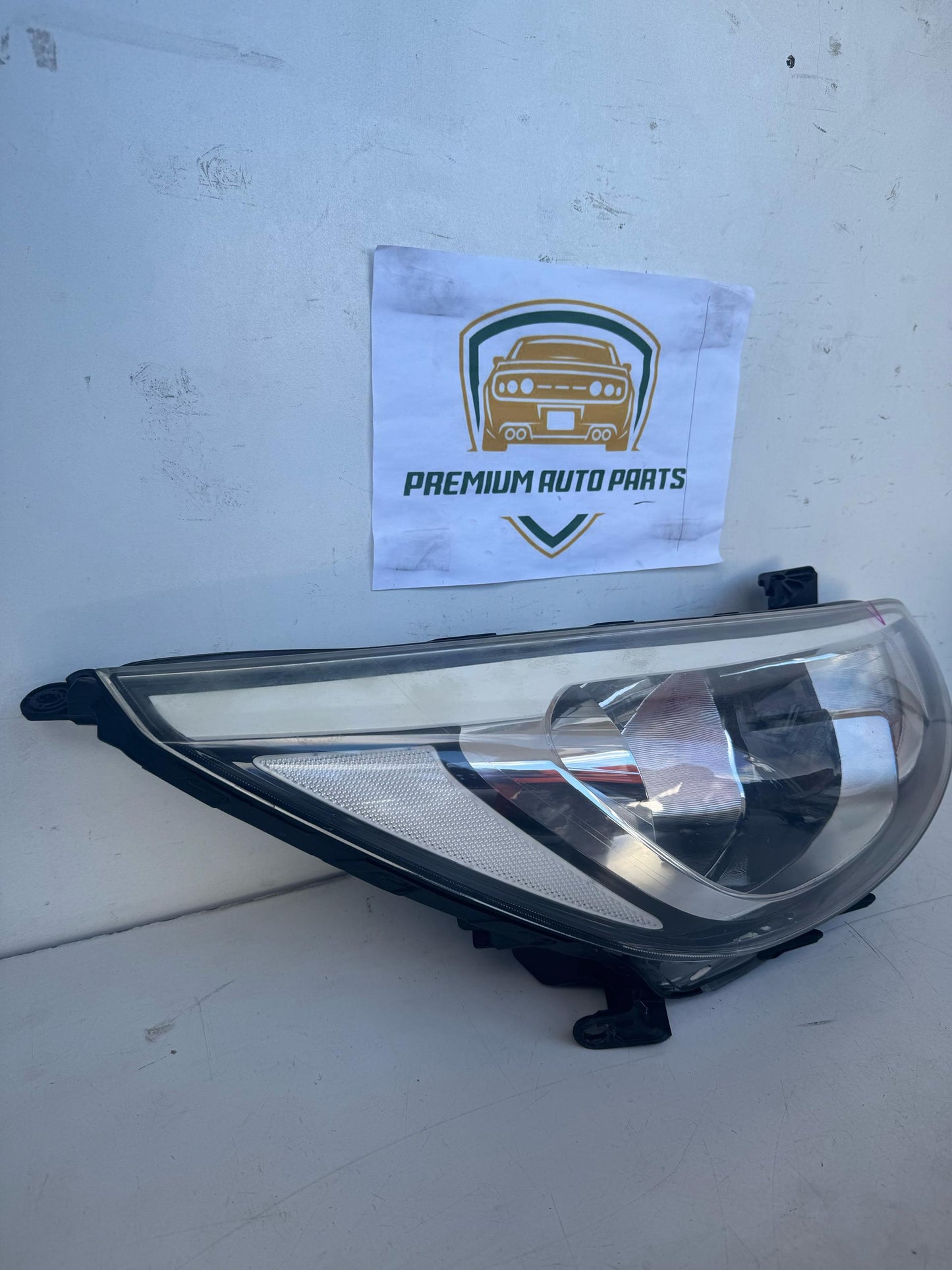 2016   Right Headlight