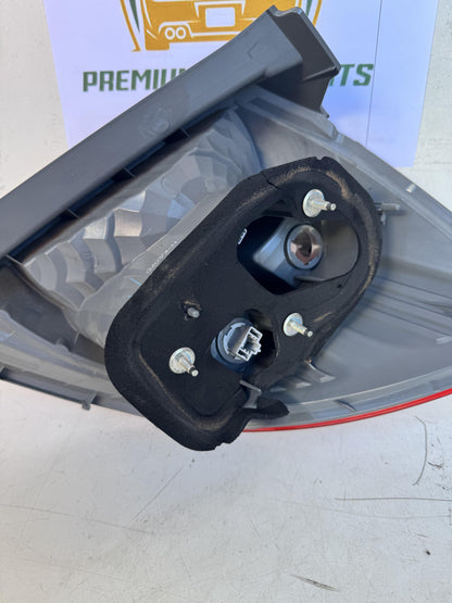 2009   Left Taillight