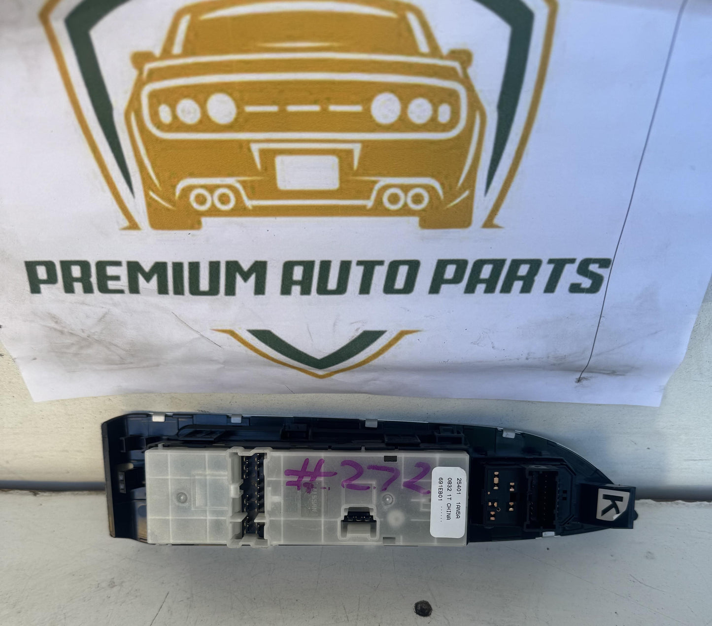2012  II Z51 Master Power Window Switch