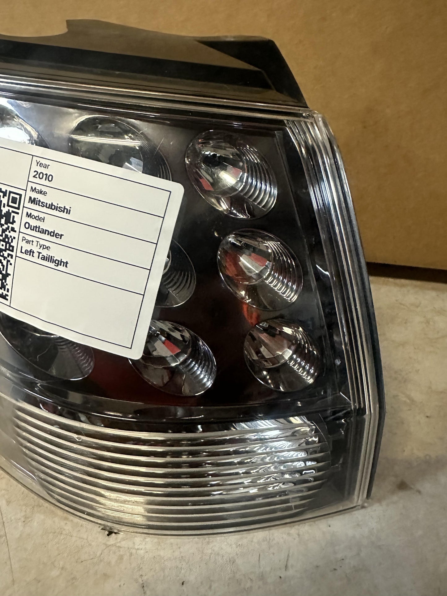 2010  Outlander Left Taillight