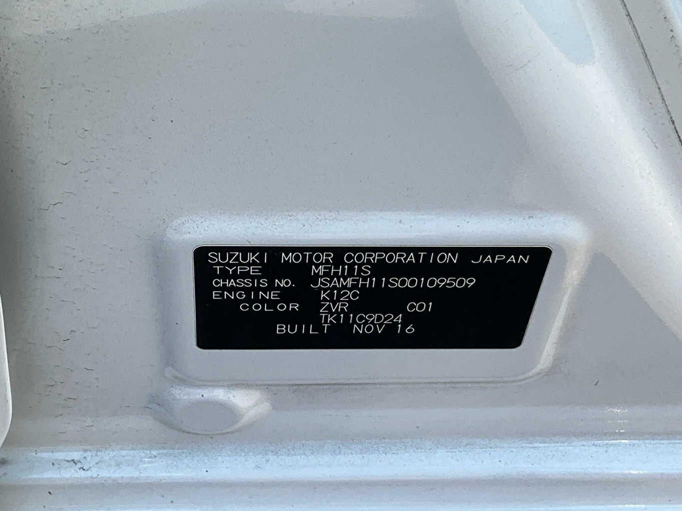 2017 Suzuki Ignis  III MFHatchback 
Suzuki
Ignis