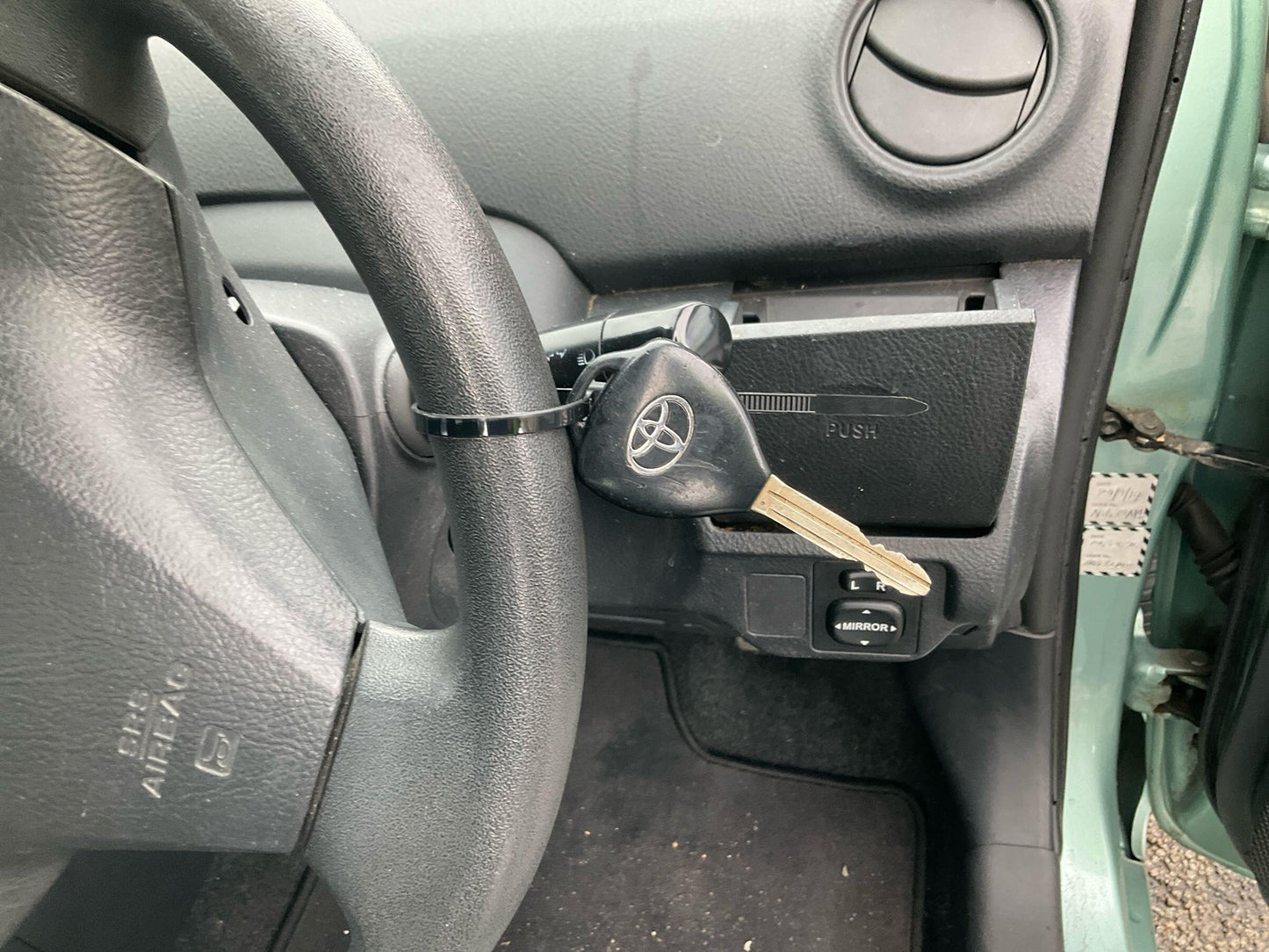 Toyota 
Yaris