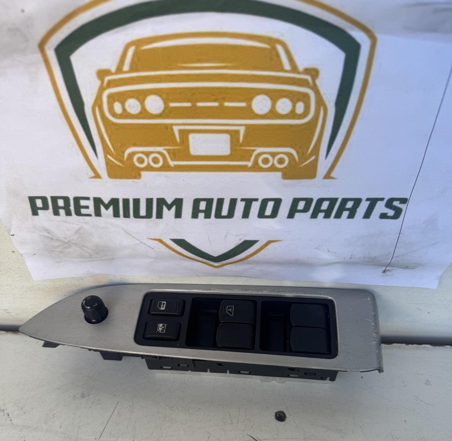 2012  II Z51 Master Power Window Switch