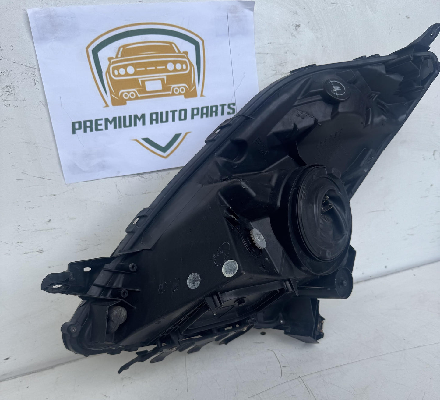 2006  W20 Right Headlight