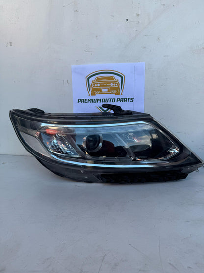 2012 Kia Sorento Right Headlight