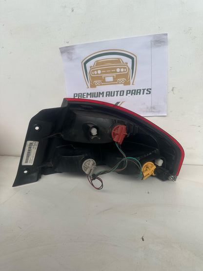 2006   Left Taillight