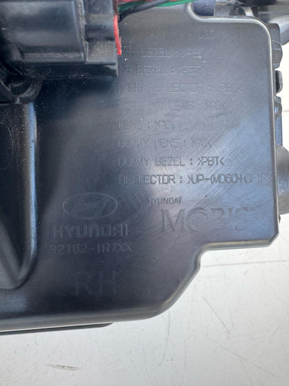 2016   Right Headlight