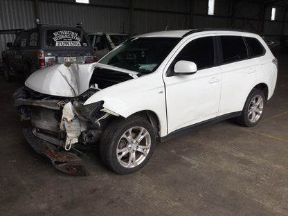Mitsubishi 
Outlander
