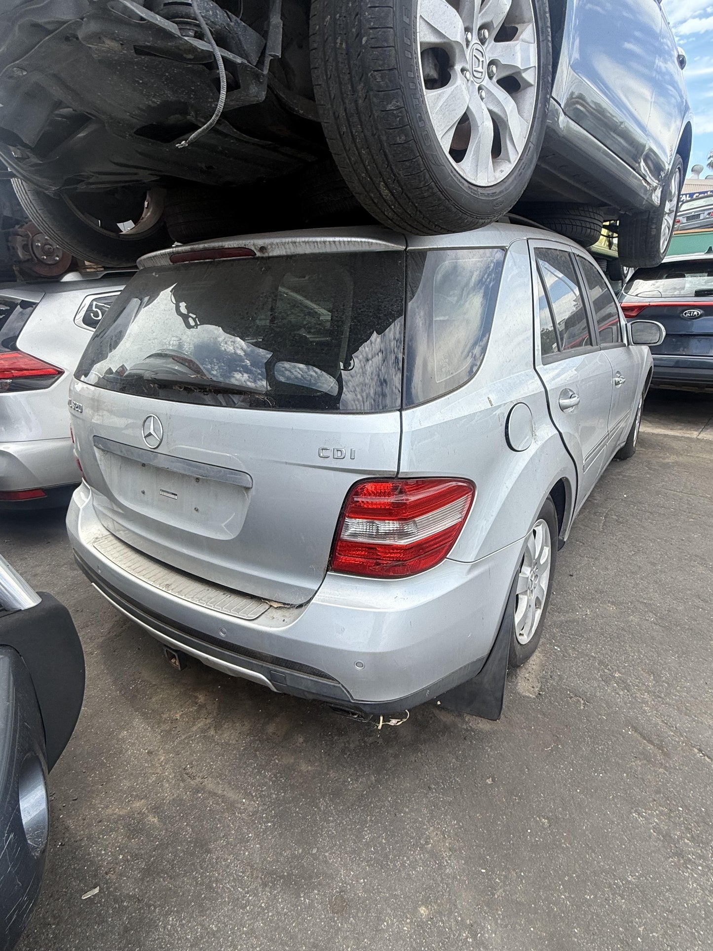 2006 Mercedes-Benz ML320  M-Class W164Station Wagon 
Mercedes-Benz
ML320