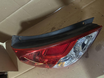 2012  I20 5d Left Taillight