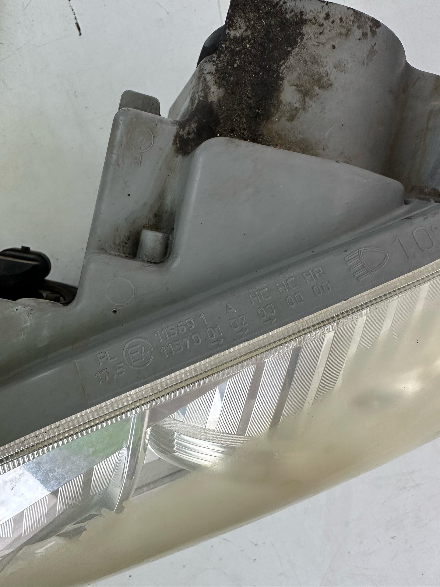 2006  XV40 Left Headlight