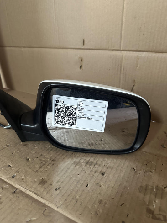 2009  XV40 Right Door Mirror
