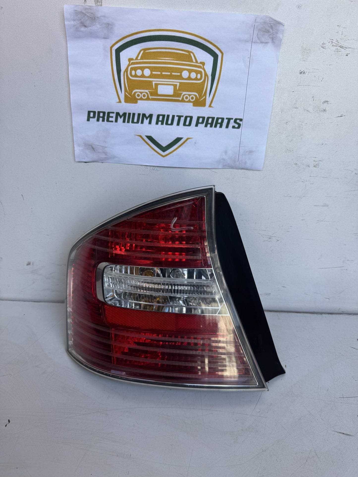 2006   Left Taillight